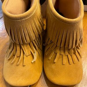 Sweet N Swag Brown Fringe Girls Mox Boots size 9/10